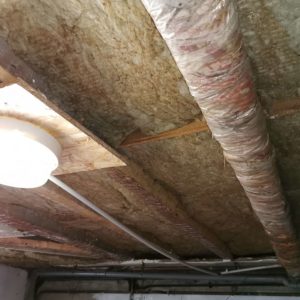 Tercap pose de l'isolation en panneaux rigides sous un plancher de maison à pau dans le Béarn