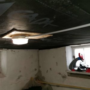 Tercap pose de l'isolation en panneaux rigides sous un plancher de maison à pau dans le Béarn